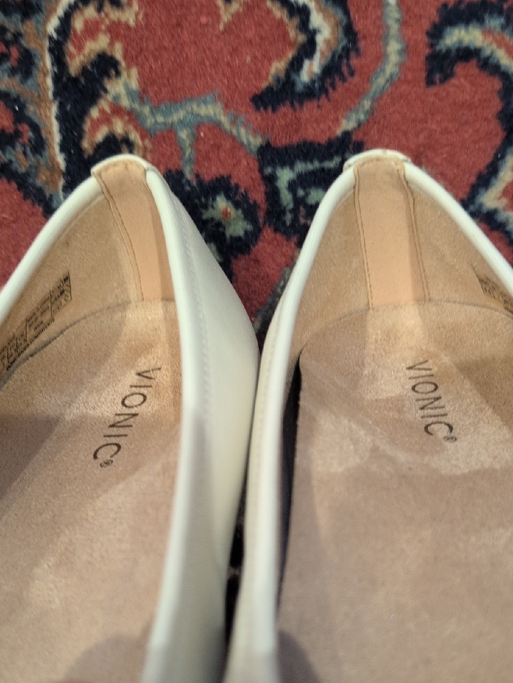 Vionic Women's Delanir Ballet Flats In White Leather Size 9.5 Wide - Picture 2 of 4